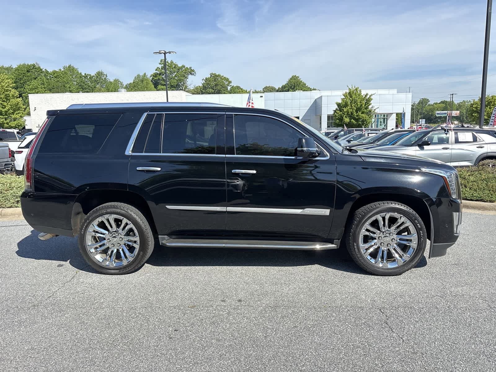 Used 2020 Cadillac Escalade Luxury w/ LPO, Radiant Package AWD/4WD image 5