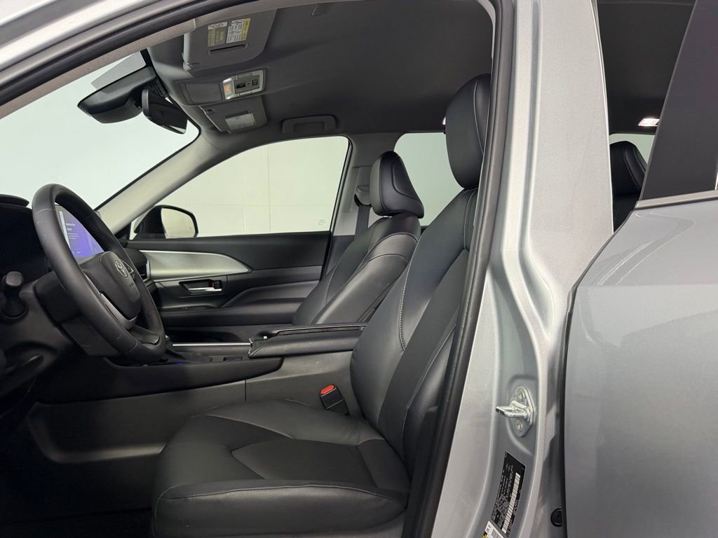 Used 2025 Toyota Grand Highlander FWD image 19