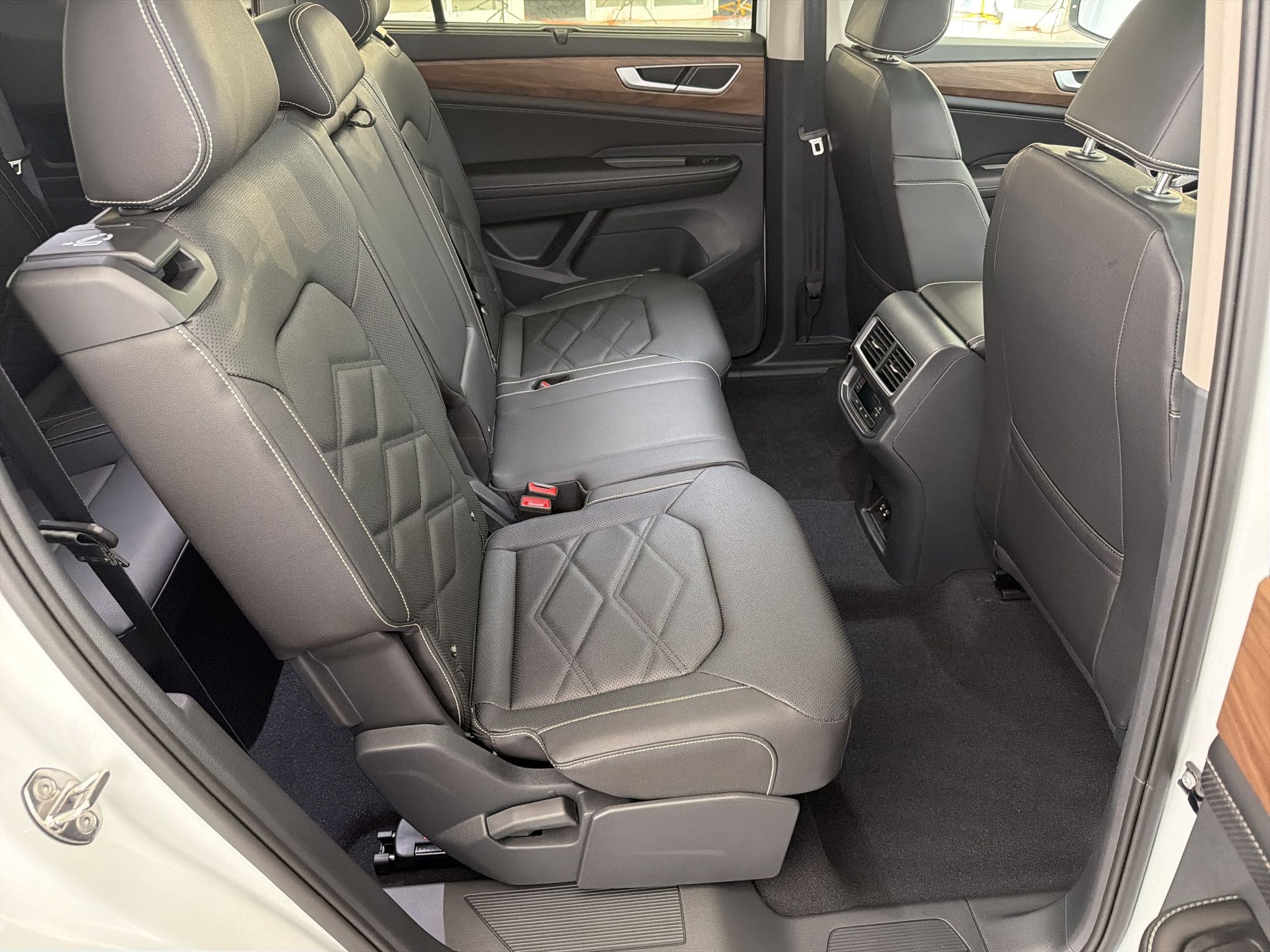 New 2026 Volkswagen Atlas SE FWD image 29