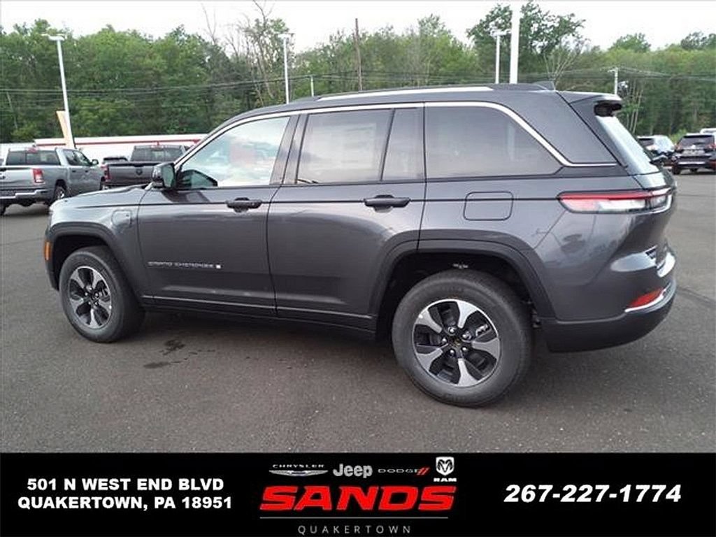 New 2023 Jeep Grand Cherokee 4WD 4xe w/ Luxury Tech Group II image 6