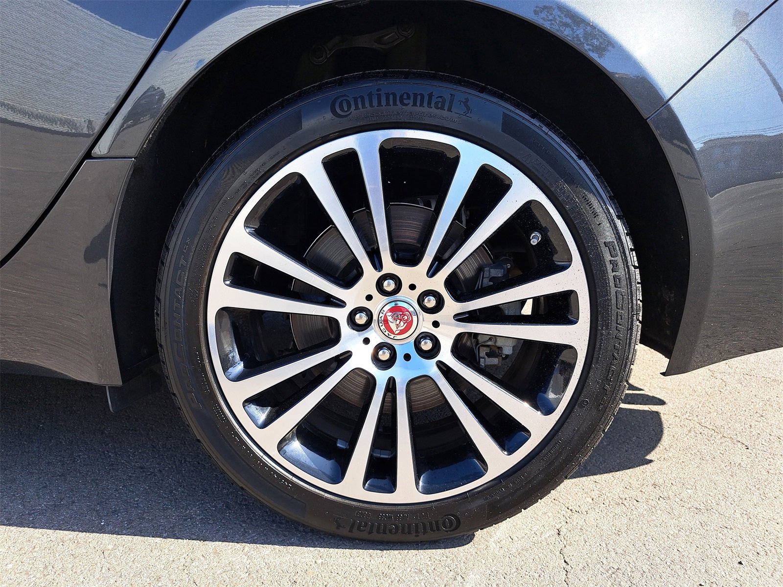 Used 2019 Jaguar XF Prestige image 38