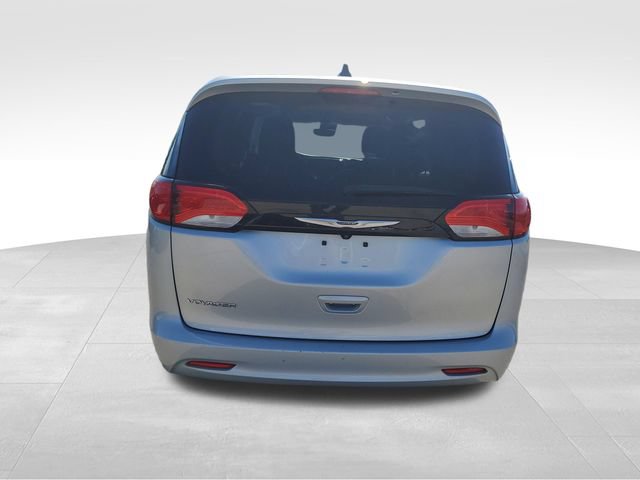 Used 2023 Chrysler Voyager LX FWD image 5