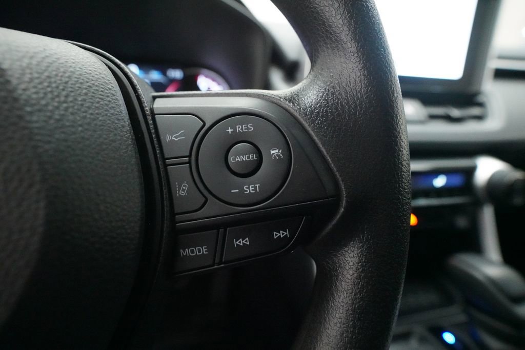 Used 2025 Toyota RAV4 XLE image 20