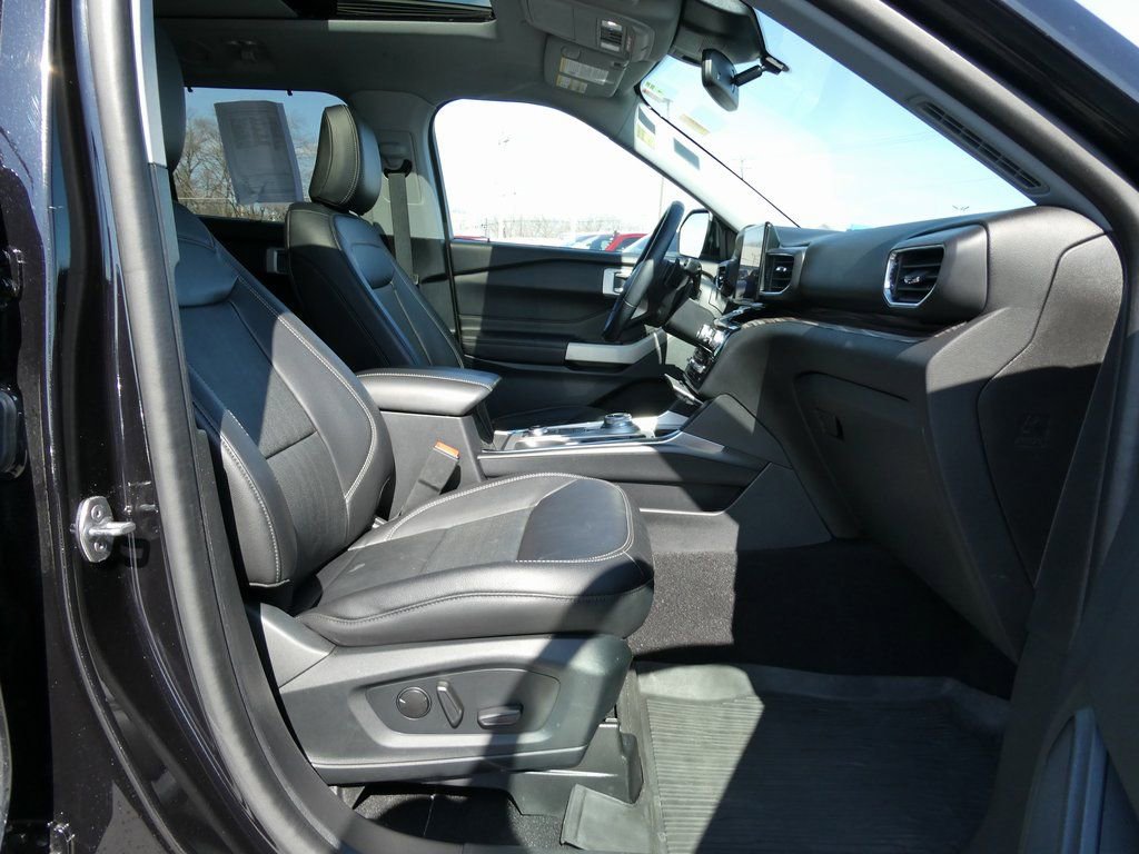 Certified 2021 Ford Explorer Limited w/ Hybrid Equipment Group 310A image 12