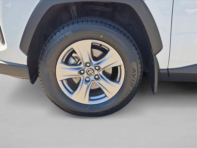 Used 2022 Toyota RAV4 XLE w/ Convenience Package FWD image 23