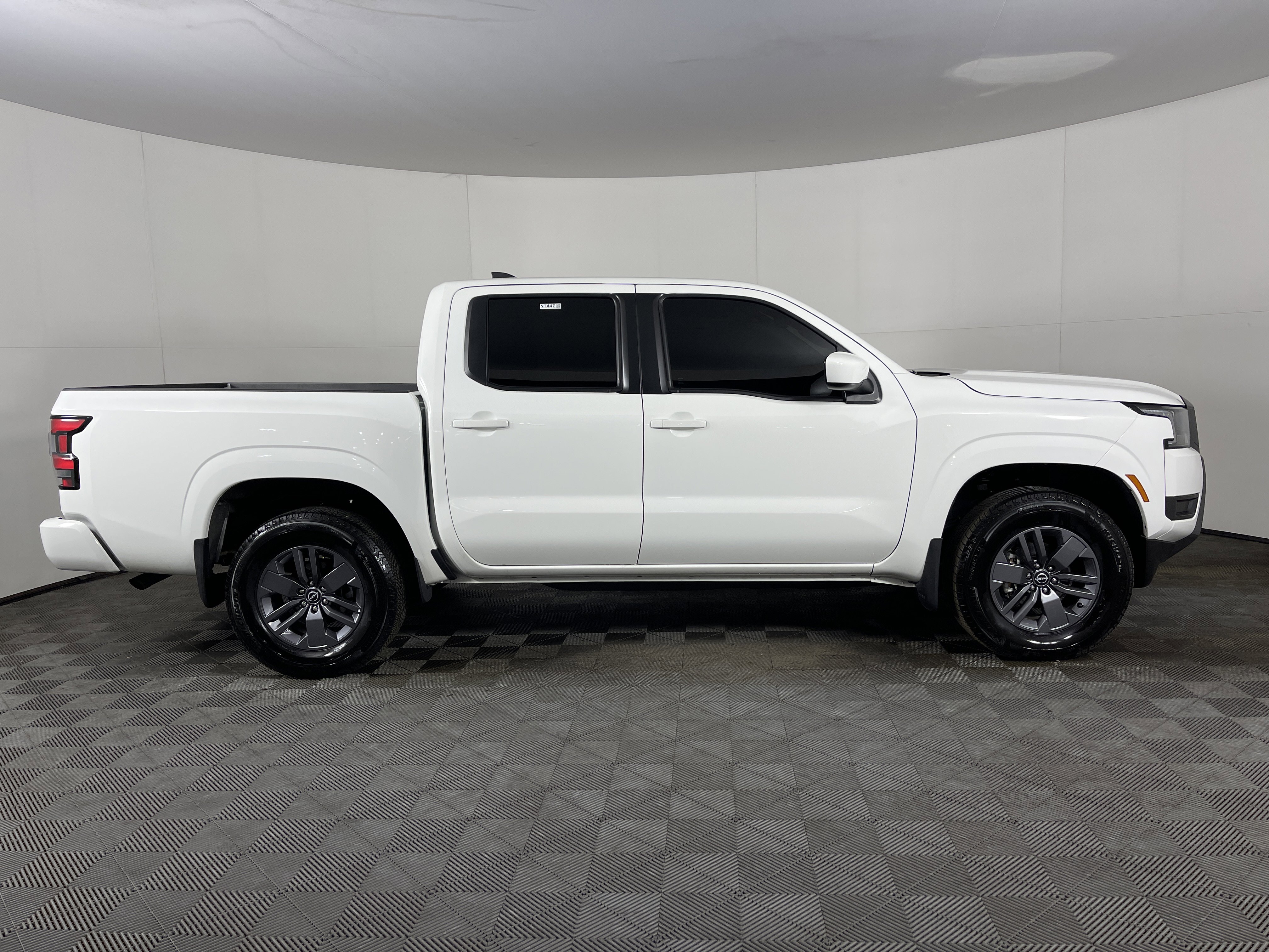 Used 2025 Nissan Frontier SV image 5