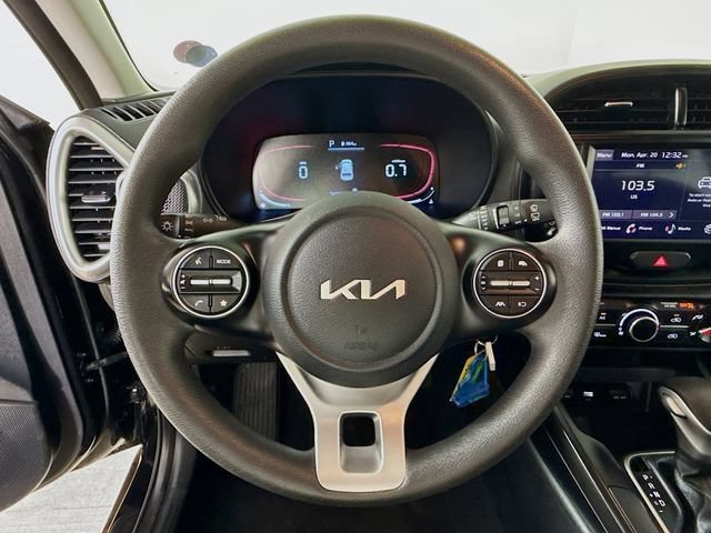 Used 2023 Kia Soul LX w/ LX Technology Package FWD image 9