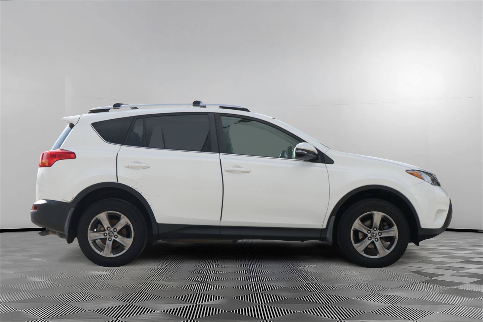 Used 2015 Toyota RAV4 XLE FWD image 4