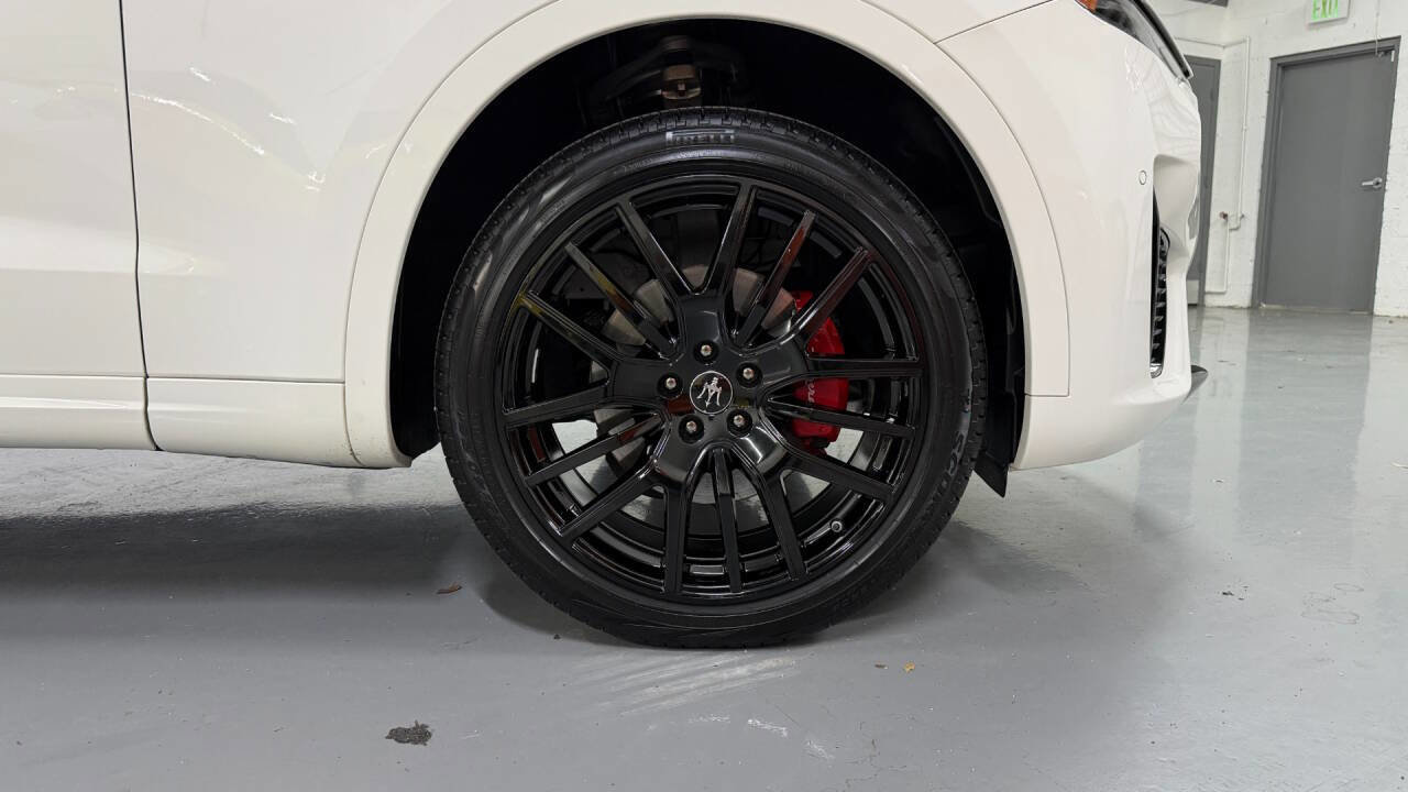 Used 2022 Maserati Levante GT AWD/4WD image 31