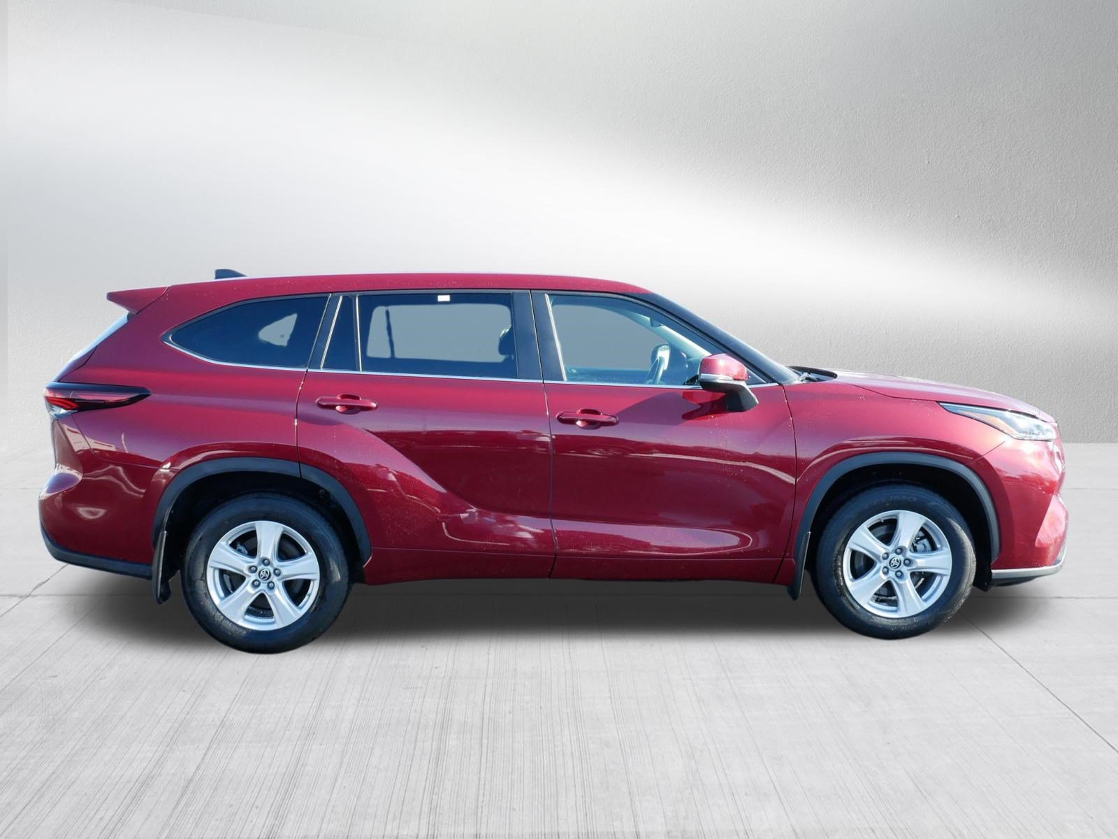 Certified 2024 Toyota Highlander LE AWD/4WD image 8