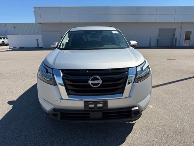 Used 2025 Nissan Pathfinder SV AWD/4WD image 2
