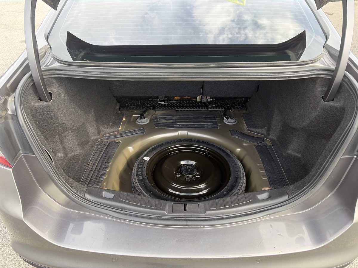 Used 2013 Ford Fusion Titanium FWD image 18