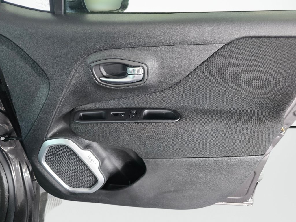 Used 2019 Jeep Renegade Latitude w/ Cold Weather Group AWD/4WD image 43