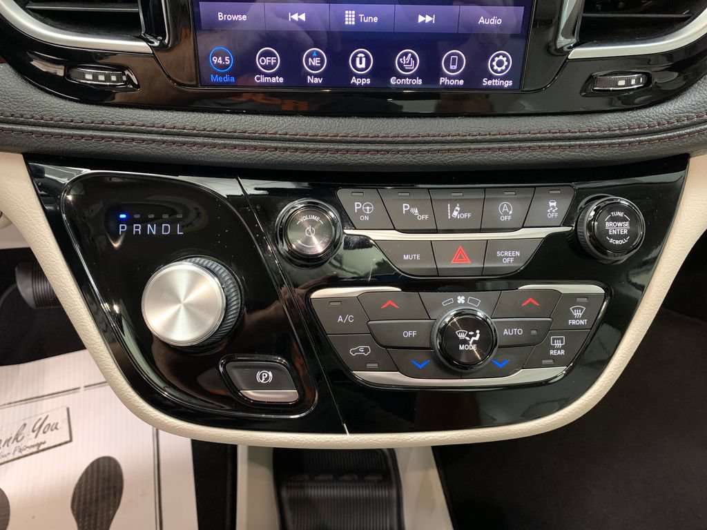 Used 2020 Chrysler Pacifica Limited w/ Advanced Safetytec Group FWD image 31