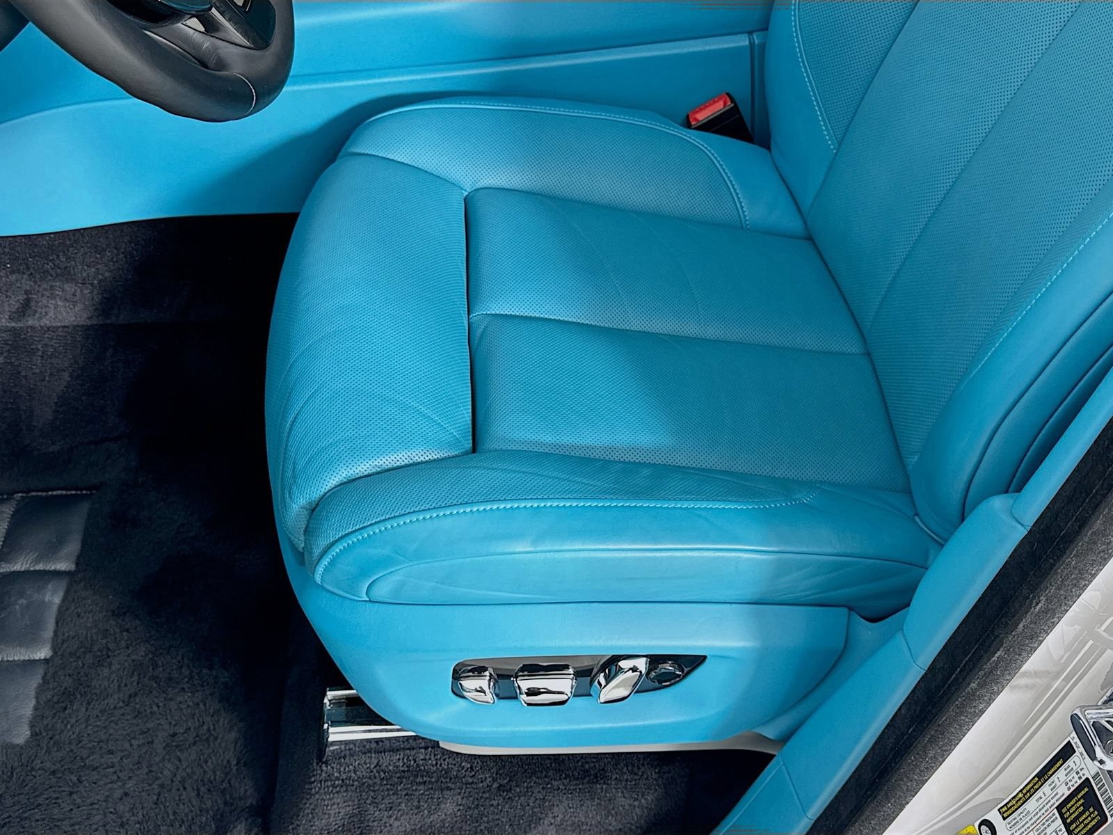 Certified 2022 Rolls-Royce Cullinan w/ Dark Exterior Package AWD/4WD image 19
