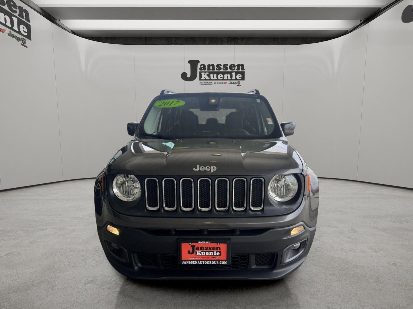 Used 2017 Jeep Renegade Latitude w/ Cold Weather Group AWD/4WD image 4