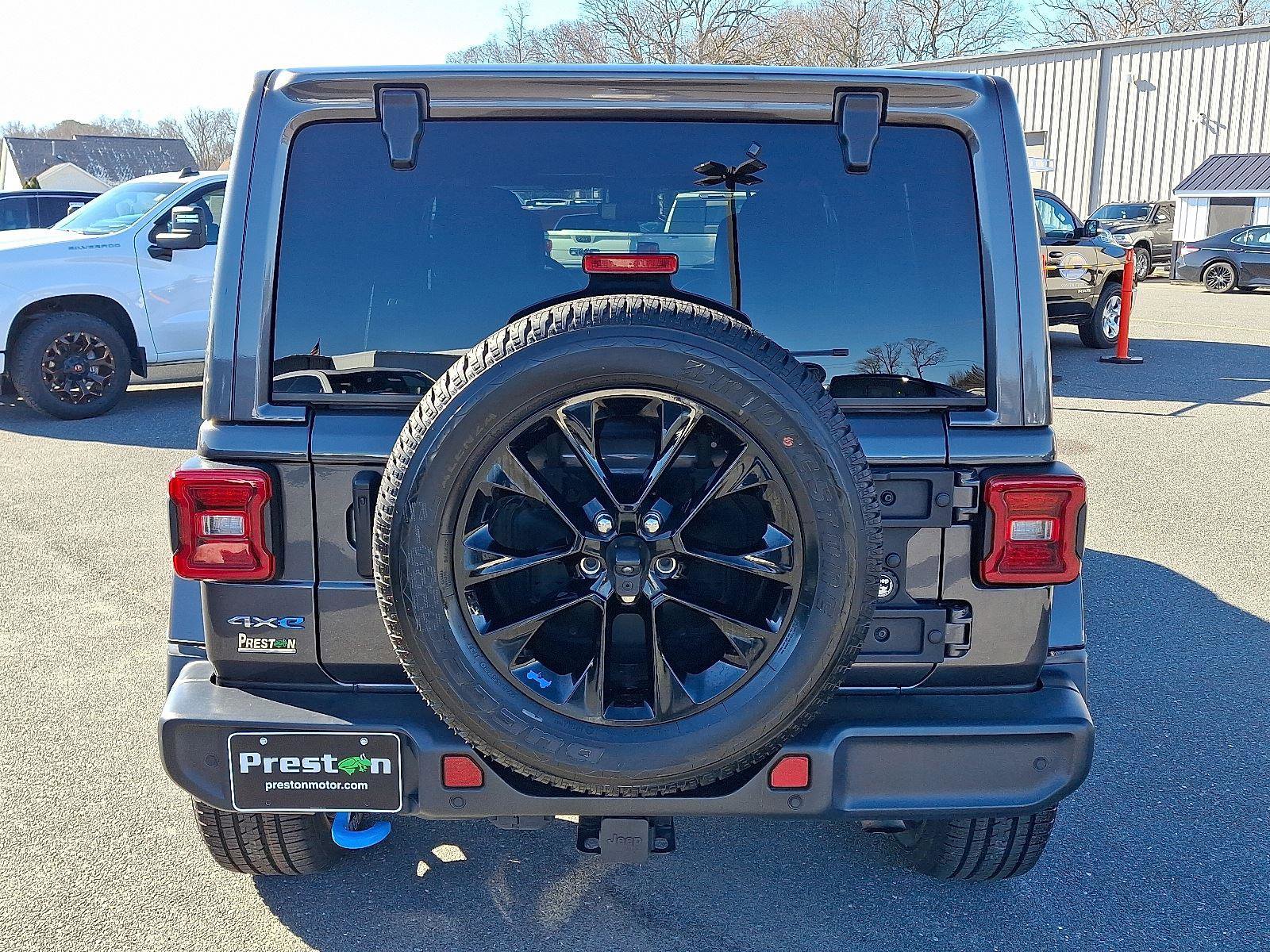 Used 2022 Jeep Wrangler Unlimited Sahara w/ Cold Weather Group image 6