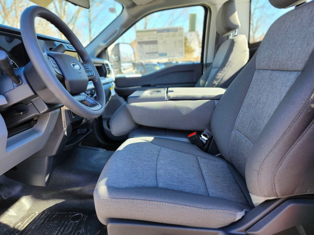 New 2026 Ford F250 XL w/ XL Chrome Package image 13
