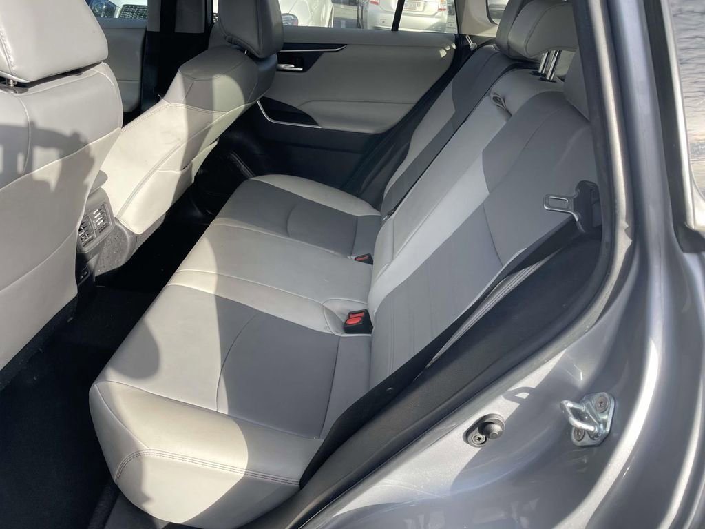 Used 2023 Toyota RAV4 XLE Premium image 23