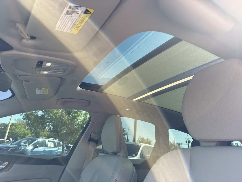 Used 2022 Volvo XC60 B5 Momentum w/ Climate Package image 29