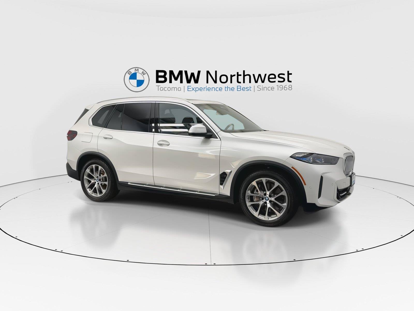 Used 2024 BMW X5 xDrive50e w/ Premium Package AWD/4WD image 6