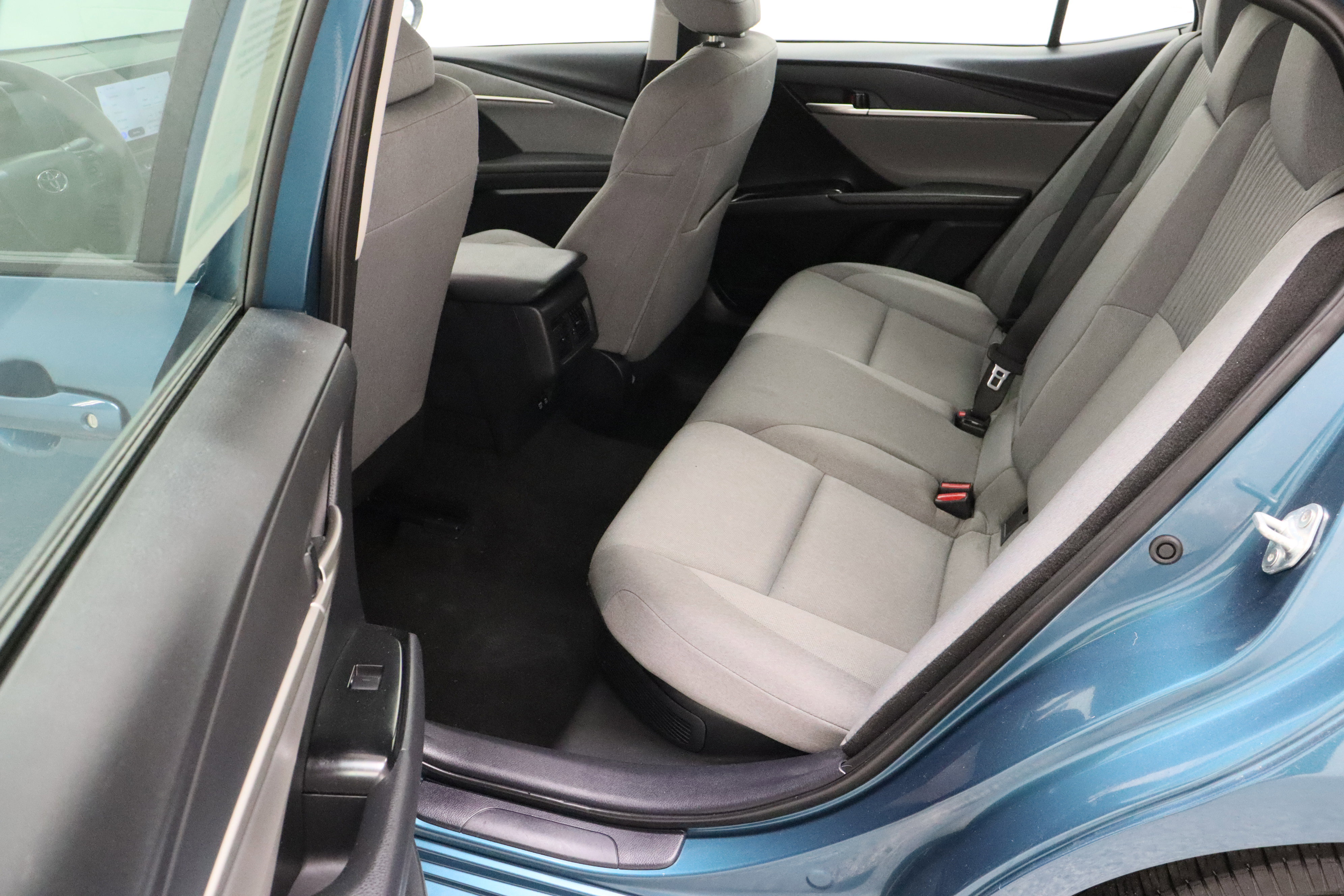 Used 2025 Toyota Camry LE FWD image 26