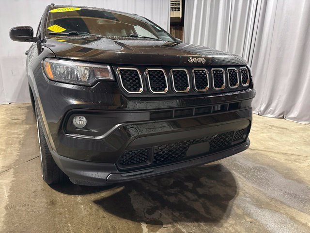 Used 2023 Jeep Compass Latitude AWD/4WD image 13