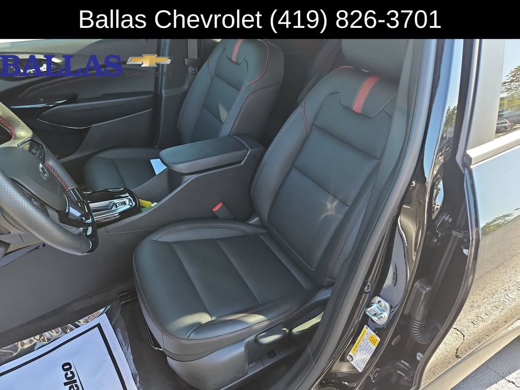 Used 2025 Chevrolet Trax RS w/ Sunroof Package FWD image 20