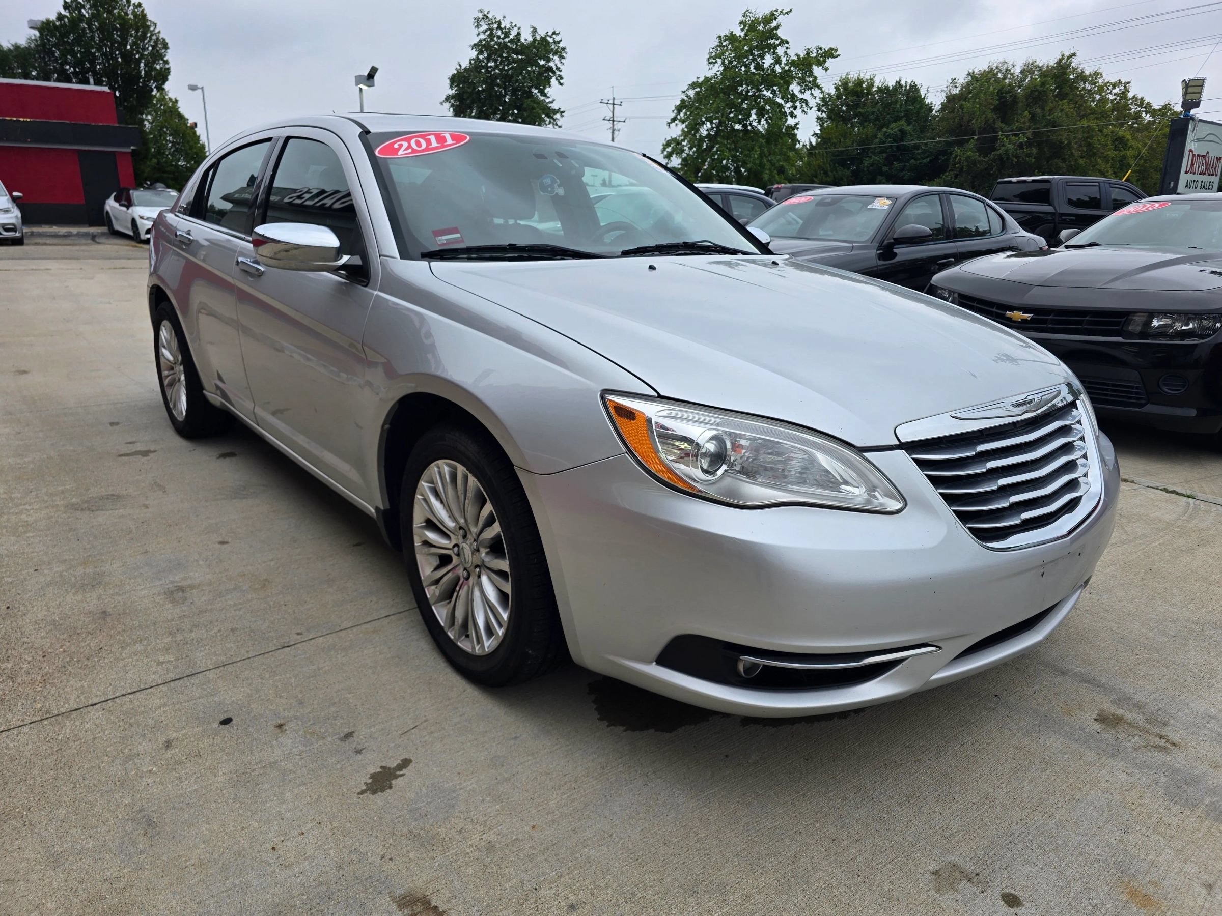 Used 2011 Chrysler 200 Limited FWD image 7