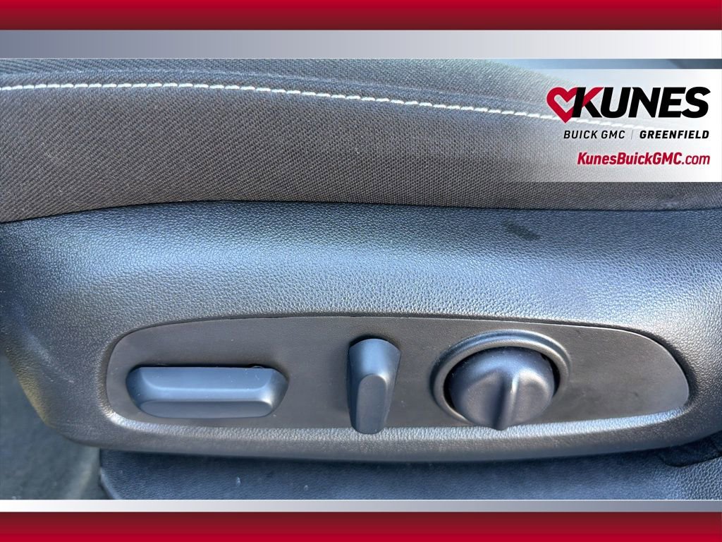 Used 2025 Chevrolet Blazer LT FWD image 29