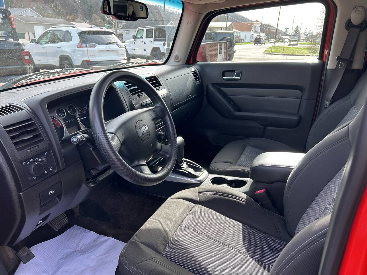 Used 2009 HUMMER H3 image 6