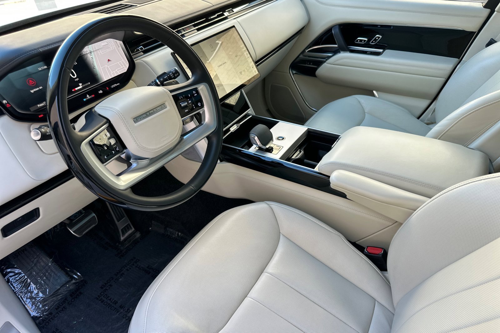 Certified 2024 Land Rover Range Rover SE image 9