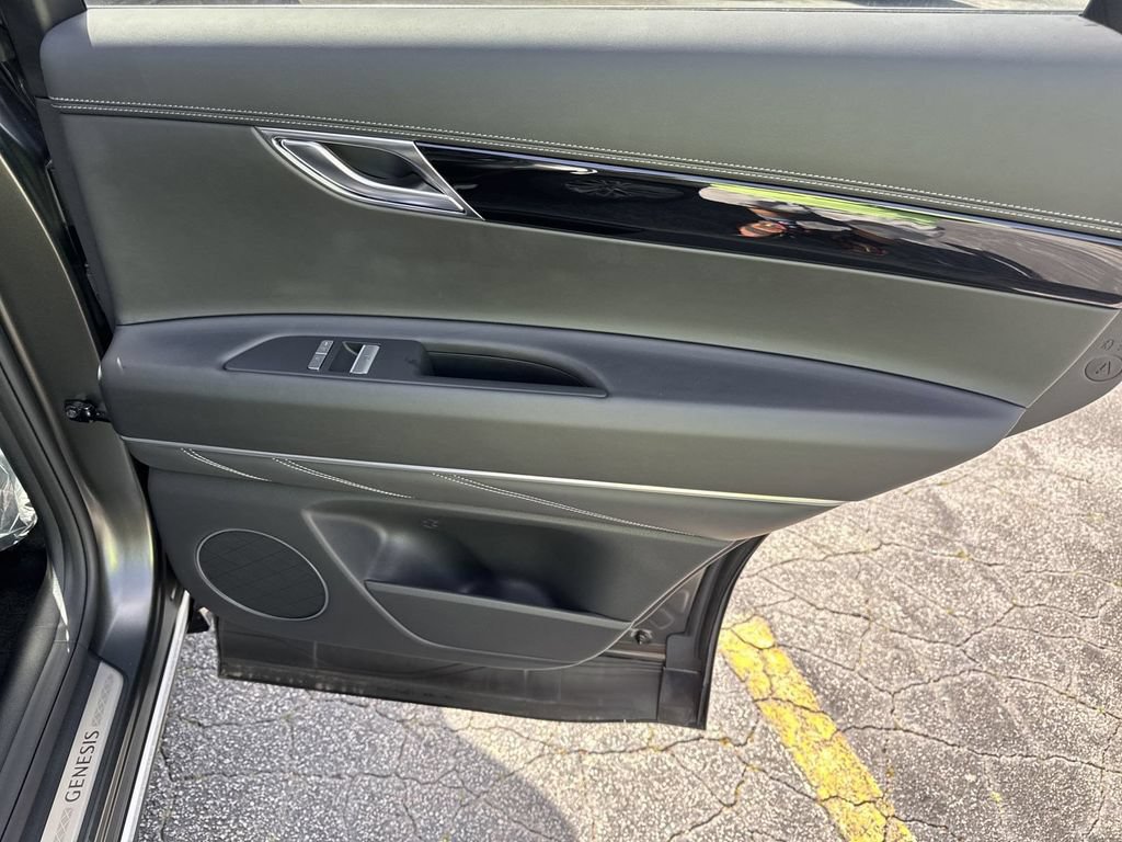 New 2025 Genesis GV80 2.5T Standard AWD/4WD image 16
