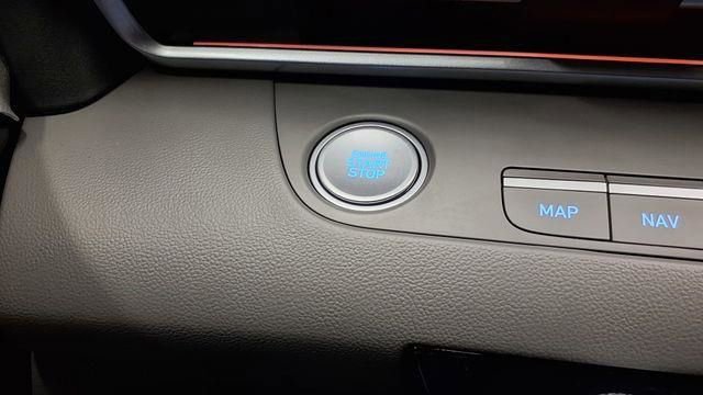 Used 2025 Hyundai Elantra SEL image 34