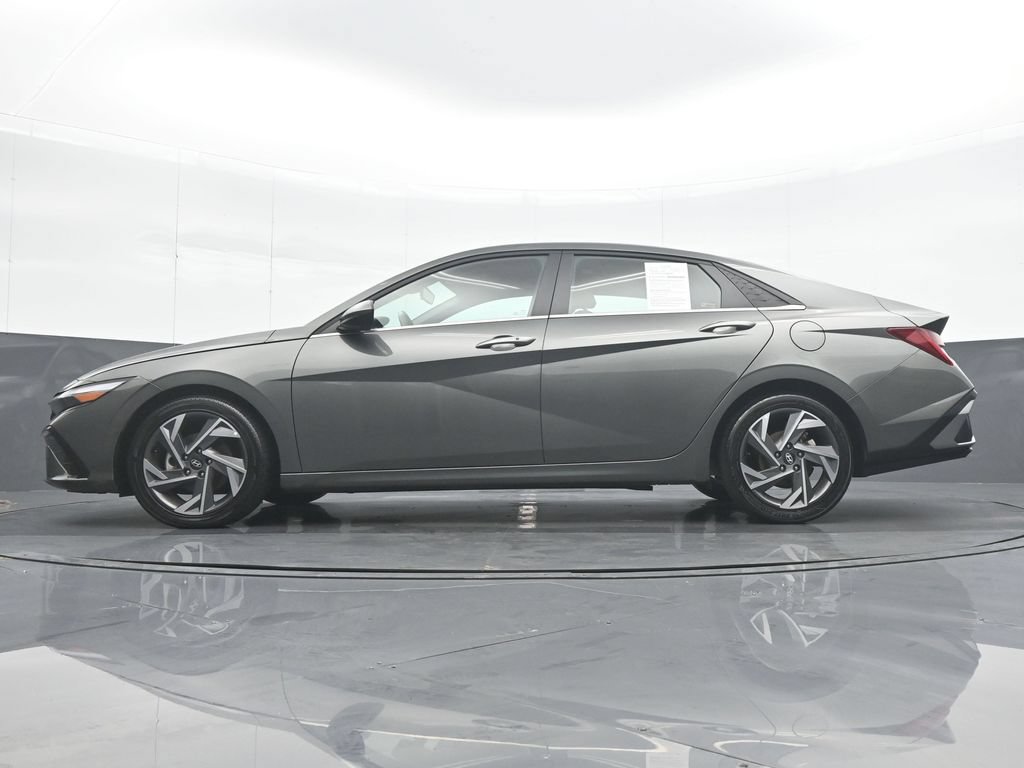 Used 2025 Hyundai Elantra SEL FWD image 27