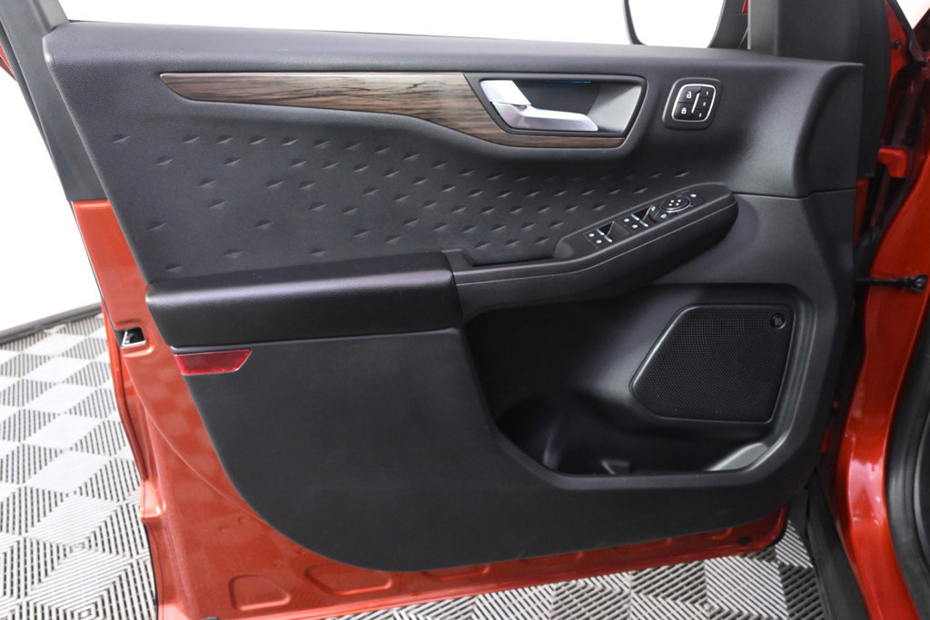 Used 2020 Ford Escape Titanium AWD/4WD image 22