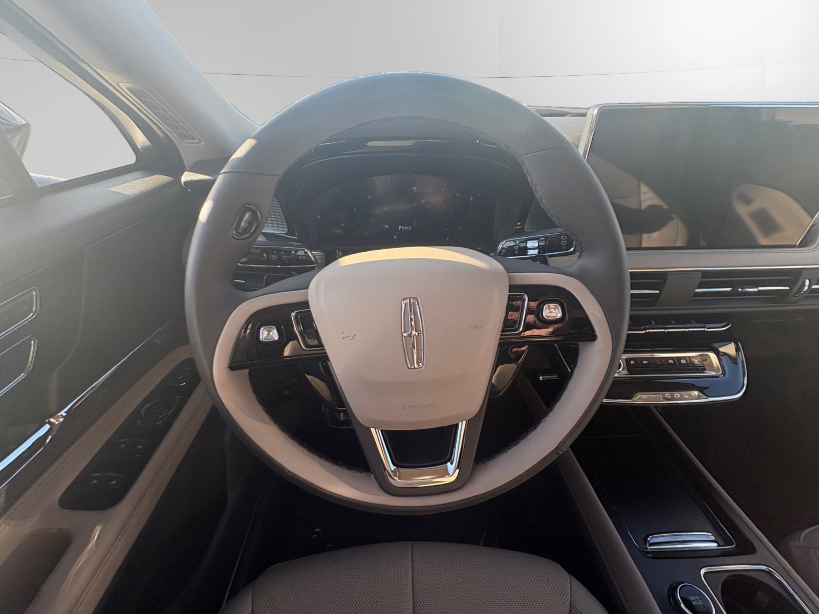 Certified 2024 Lincoln Corsair AWD w/ Equipment Group 101A image 12