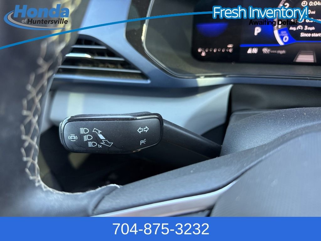 Used 2023 Volkswagen Taos SE w/ Panoramic Sunroof Package image 25