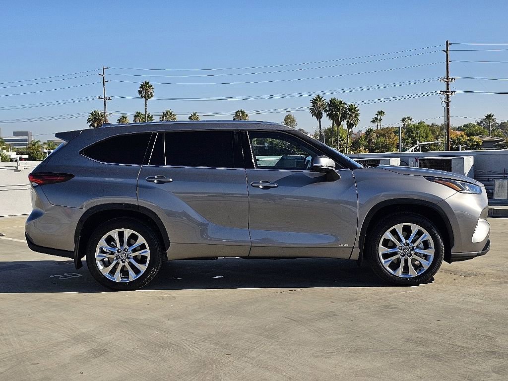 Used 2025 Toyota Highlander Limited image 8