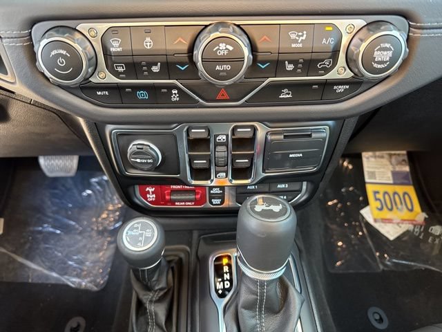 New 2025 Jeep Wrangler Unlimited Rubicon 4xe w/ Technology Group AWD/4WD image 19