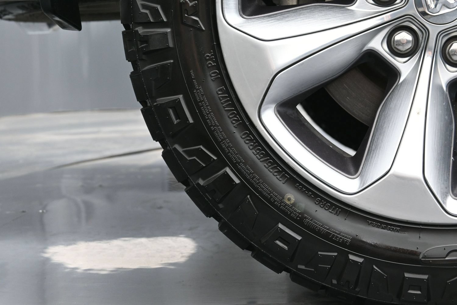 Used 2022 RAM 1500 Limited w/ Body Color Bumper Group AWD/4WD image 43