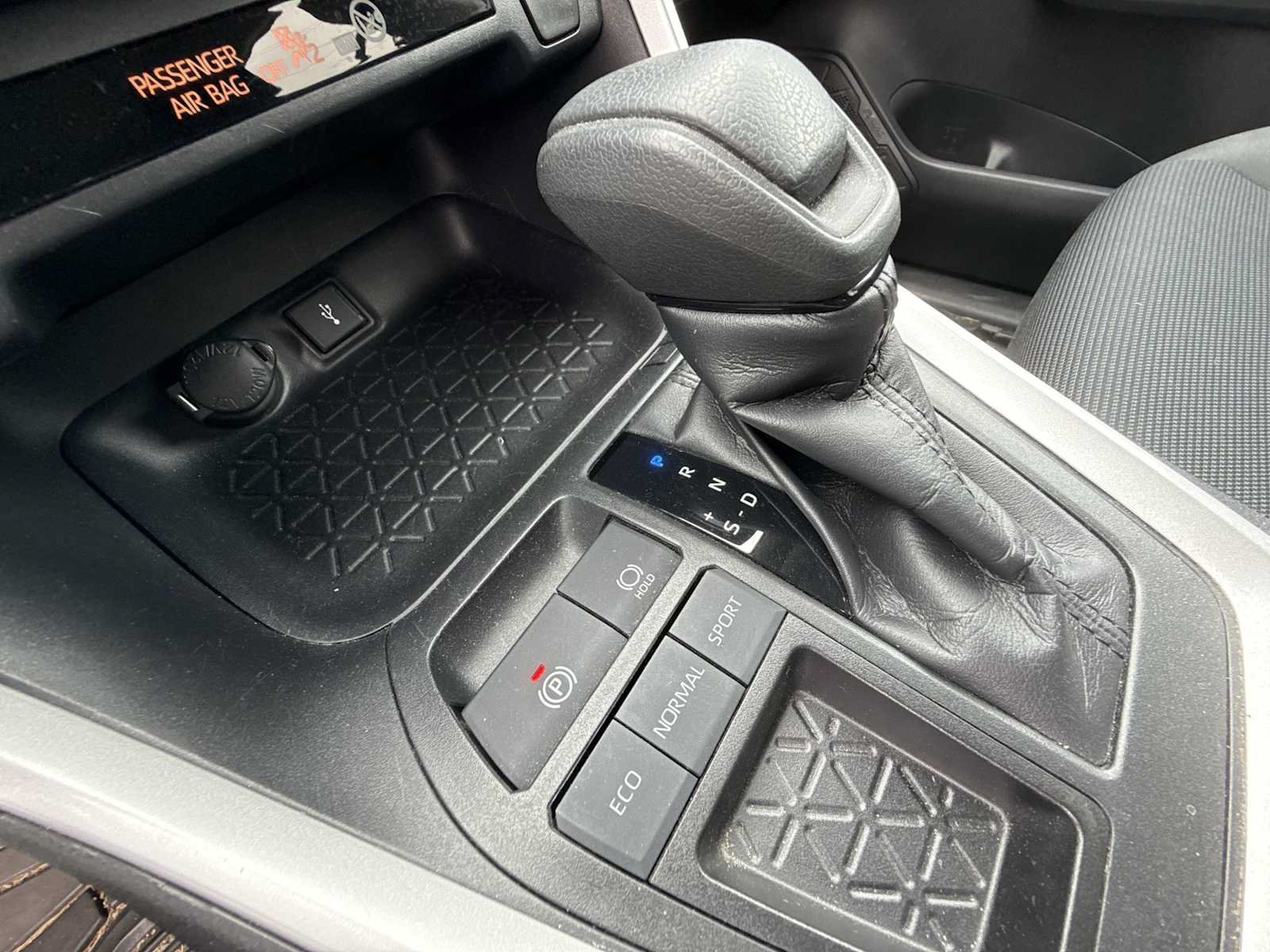 Used 2020 Toyota RAV4 LE w/ Carpet Mat Package FWD image 15
