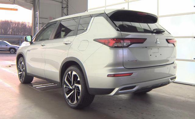 Used 2024 Mitsubishi Outlander SE image 12