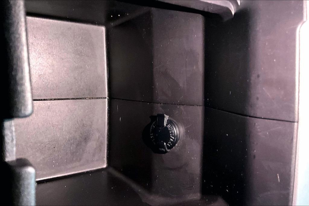 Used 2023 Toyota Highlander L image 16