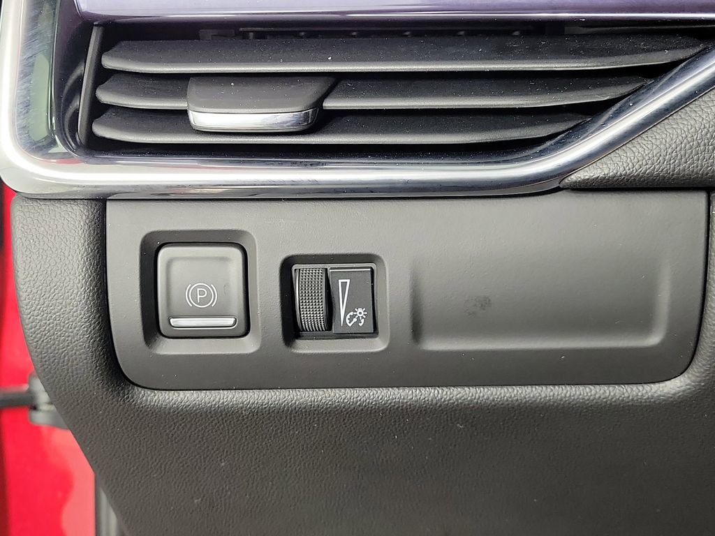 Certified 2023 Cadillac XT4 Luxury w/ Cold Weather Package FWD image 43