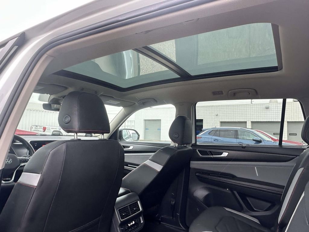 Certified 2025 Volkswagen Atlas Peak Edition SE image 19