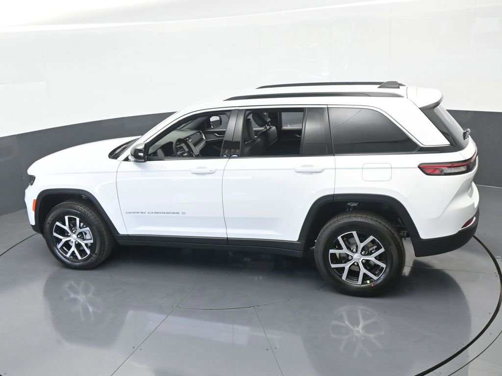 Used 2025 Jeep Grand Cherokee Limited image 48