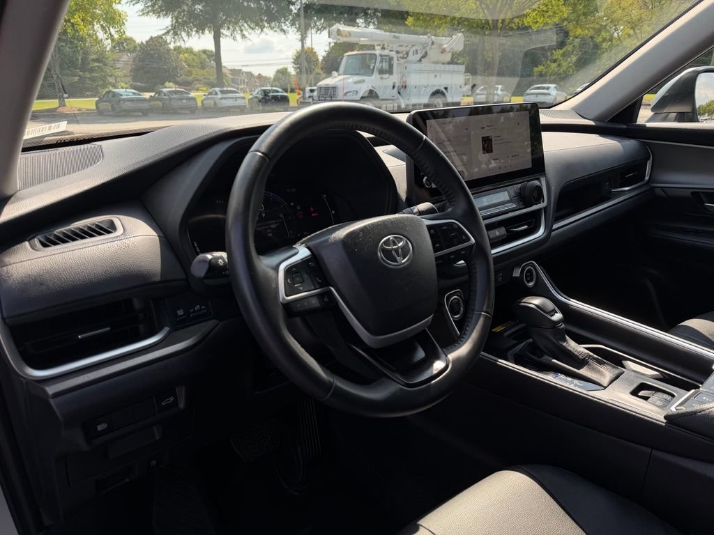 Used 2025 Toyota Grand Highlander AWD image 28
