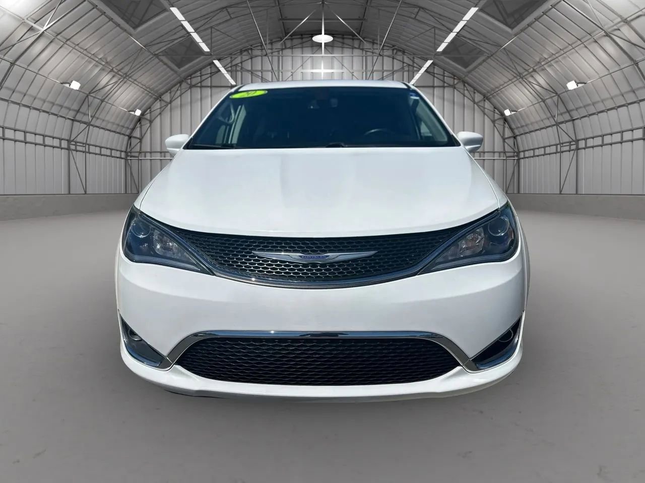 Used 2020 Chrysler Pacifica Touring-L FWD image 2