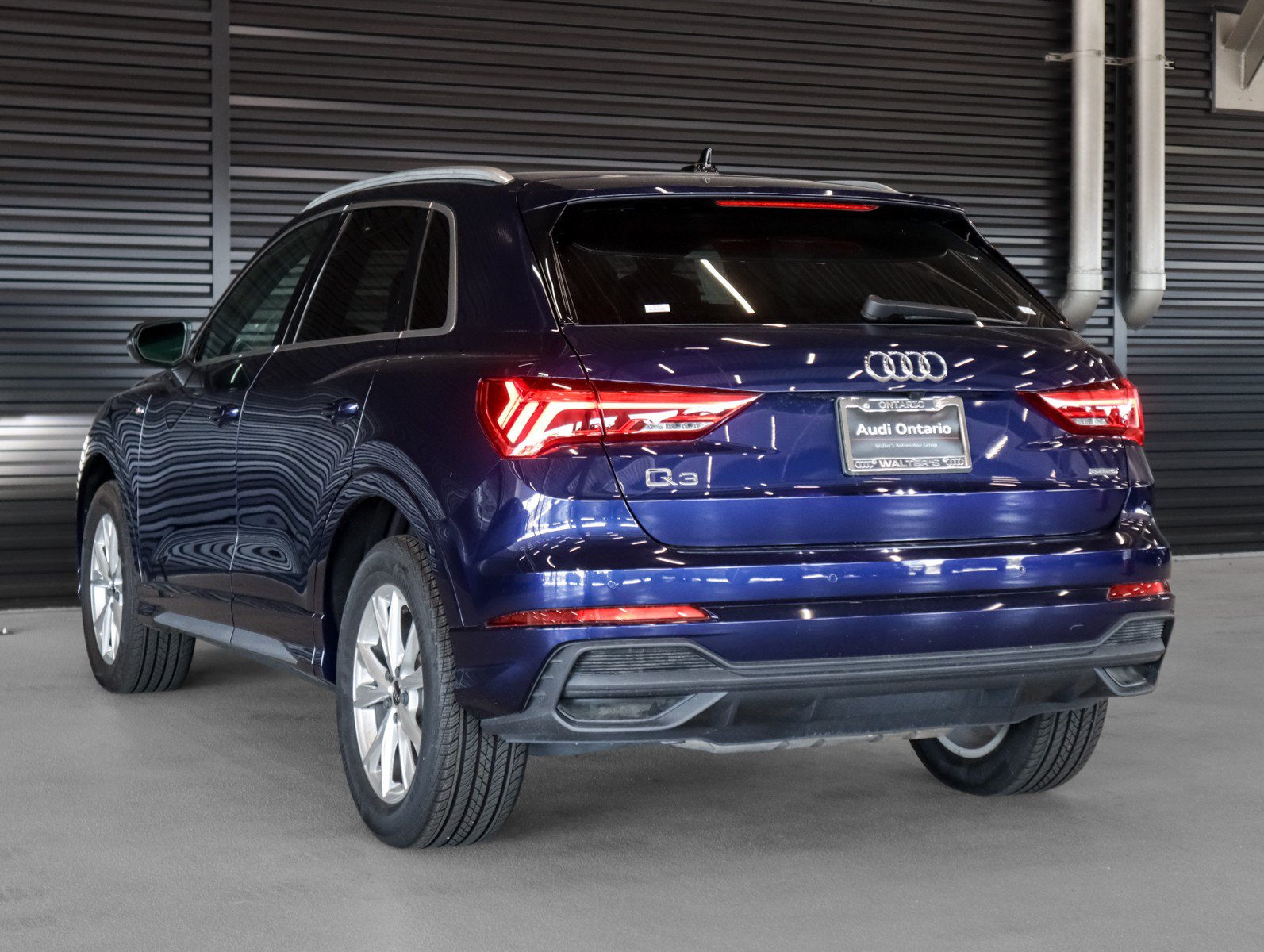 Used 2023 Audi Q3 2.0T Premium w/ Convenience Package AWD/4WD image 2